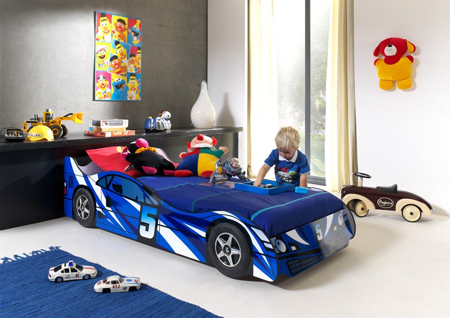 Khi mua giường ngủ ô tô cho bé trai ba mẹ nên mua những mẫu giường có chất liệu tốt và khả năng chịu lực cao