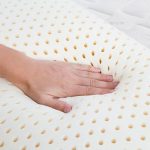 Chọn nệm cao su non có độ đàn hồi tốt sẽ bảo vệ cột sống của bạn khi sử dụng