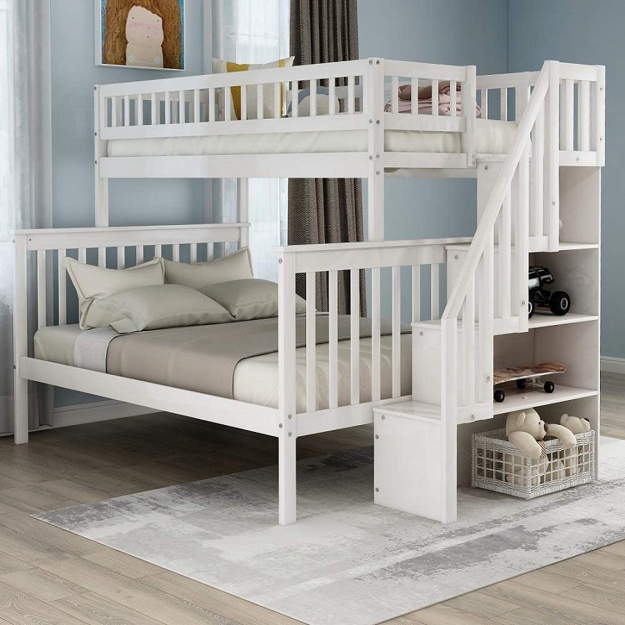 Mẫu giường tầng sơn màu trắng được thiết kế khá thông minh giúp cho tầng trên, tầng dưới của giường không bị khuất tầm nhìn.
