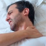 Có nhiều nguyên nhân dẫn đến tình trạng đau nhức mỏi vai gáy