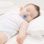 Trẻ chỉ nên dùng gối sau khi được 3 tháng trở lên và độ dày gối tùy thuộc vào độ tuổi cụ thể của trẻ