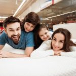 Khi lựa chọn kích thước giường ngủ, bạn nên cân nhắc về nhu cầu của mỗi thành viên trong gia đình.