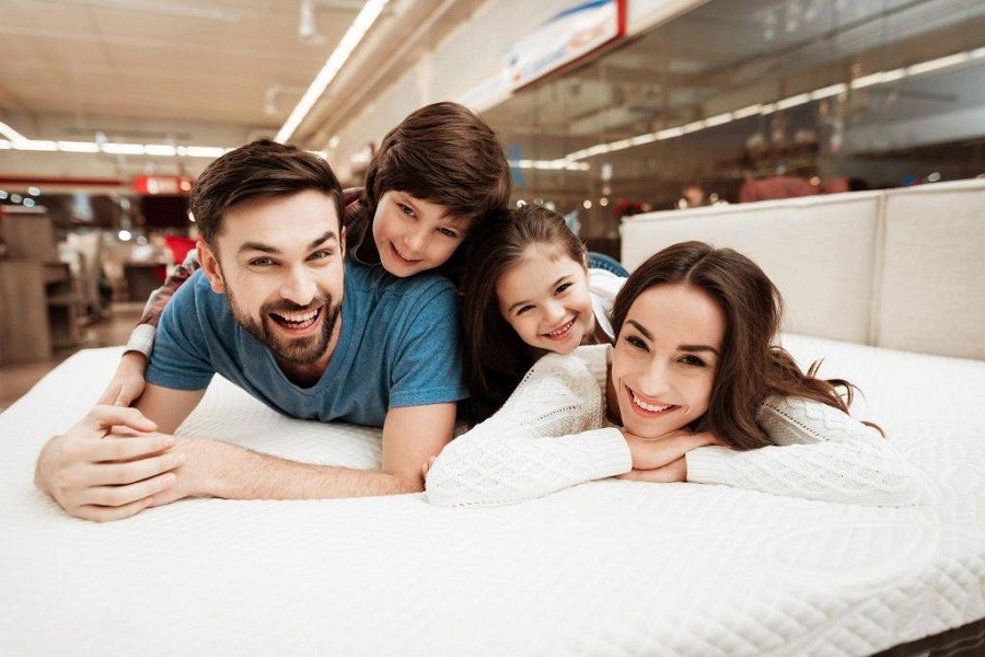 Khi lựa chọn kích thước giường ngủ, bạn nên cân nhắc về nhu cầu của mỗi thành viên trong gia đình.