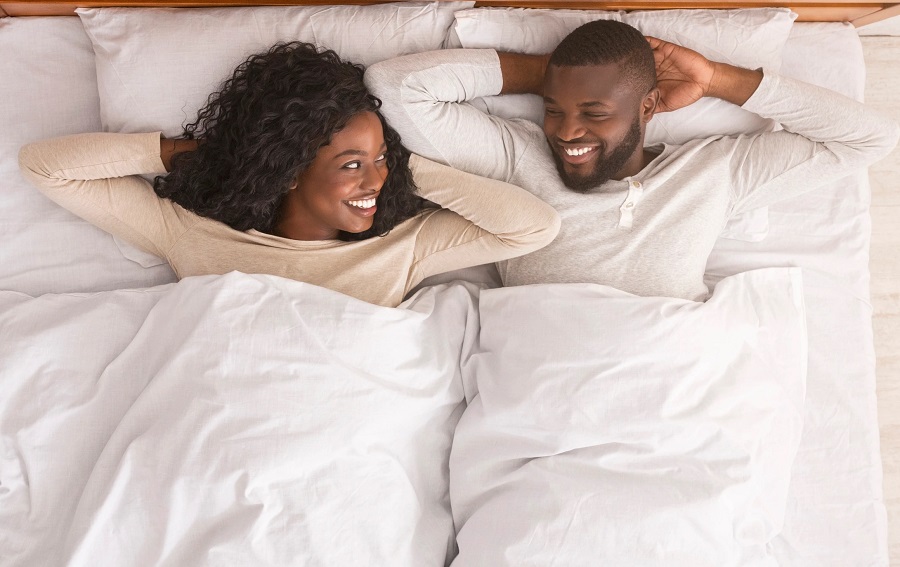 Tư thế ngủ của hai người có thể gợi ý bạn lựa chọn nệm cho vợ chồng