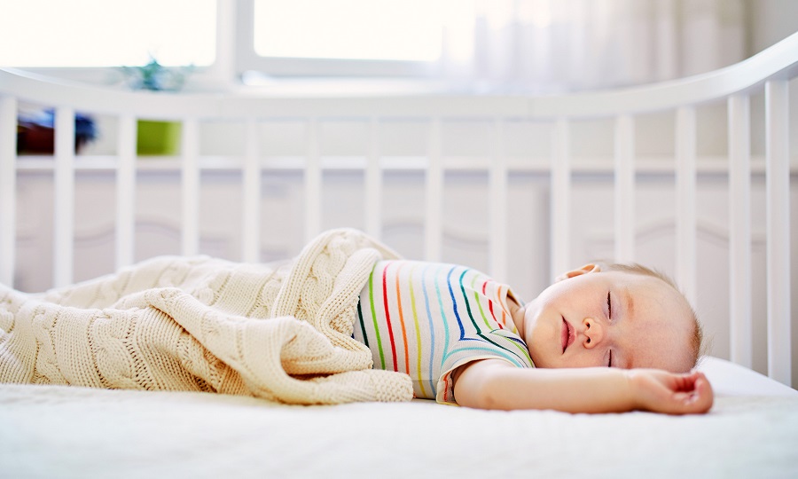 Các tổ chức y tế hàng đầu thế giới khuyến cáo các bậc phụ huynh nên sử dụng giường cũi sẽ giúp bé rèn luyện tính tự lập, thói quen đi ngủ đúng giờ ngay từ nhỏ.