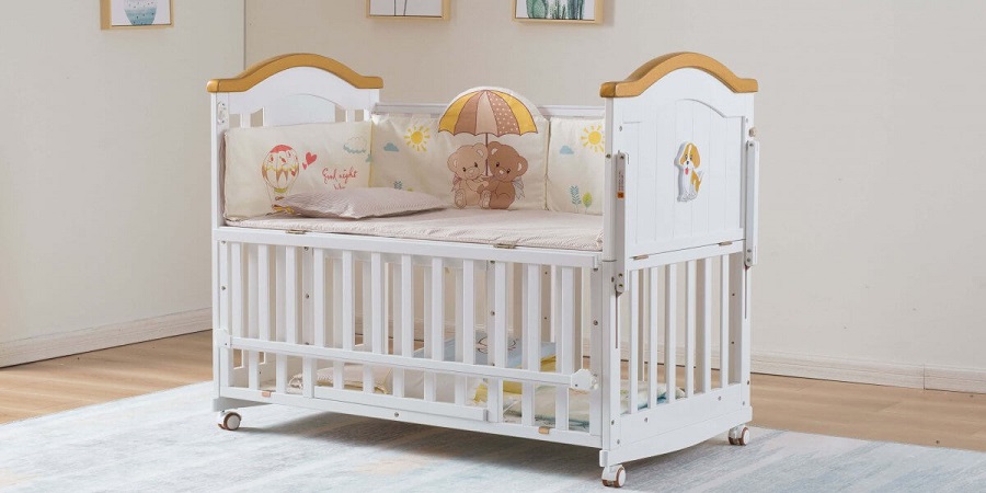Mẫu giường cũi được thiết kế thành giường có thể gập mở được sẽ tạo thuận tiện cho bố mẹ dễ dàng chăm sóc trẻ.