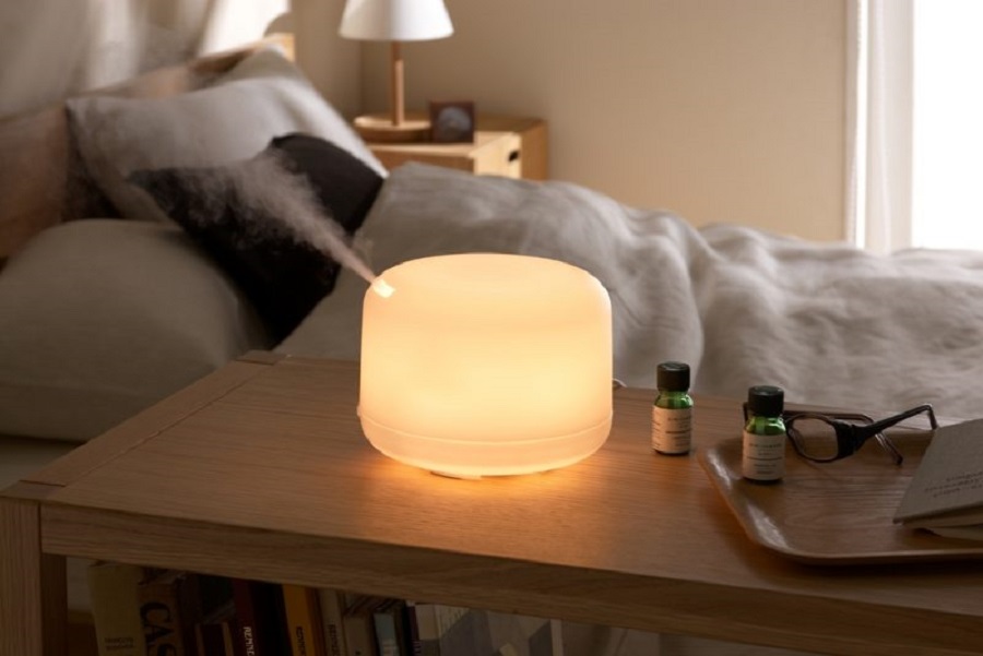 Đèn xông hương liệu hoặc nến thơm có thể sưởi ấm cho phòng ngủ
