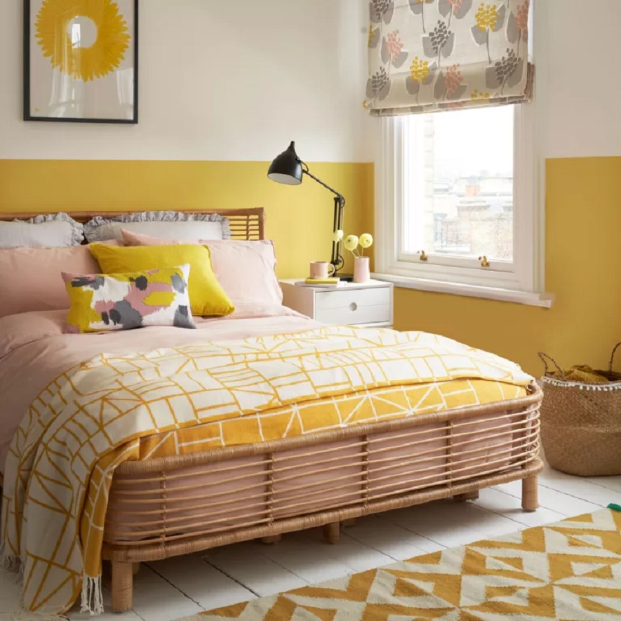 Phá cách với tone màu vàng ấn tượng, căn phòng ngủ trở nên mới mẻ, thu hút hơn mà không hề mang tới cảm giác ngột ngạt, chật hẹp