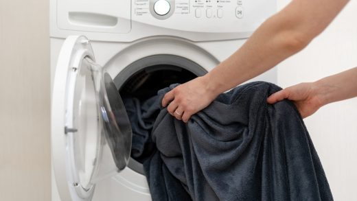 Giặt chăn điện ở chế độ nhẹ nhất để hạn chế va chạm