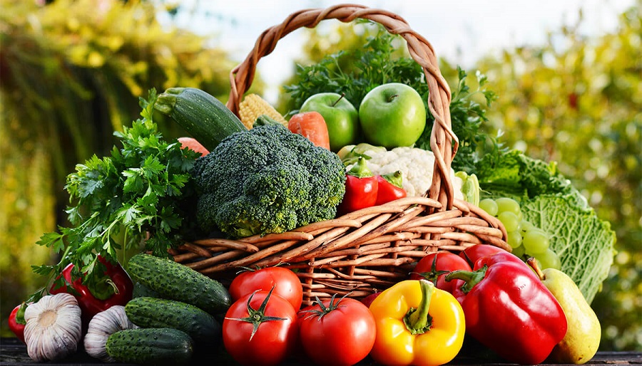 Ăn nhiều rau xanh, trái cây để cải thiện dinh dưỡng giúp da tốt hơn