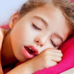 Thở bằng miệng khi ngủ là hiện tượng há miệng cho không khí lưu thông qua đó thay vì mũi