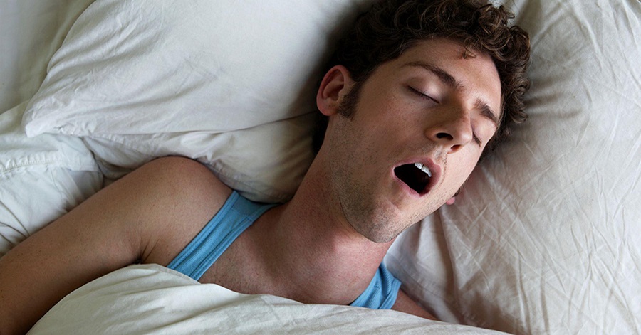 Thở bằng miệng khi ngủ có thể do nhiều nguyên nhân bệnh lý như bị nghẹt mũi, hen suyễn, polyp mũi,...