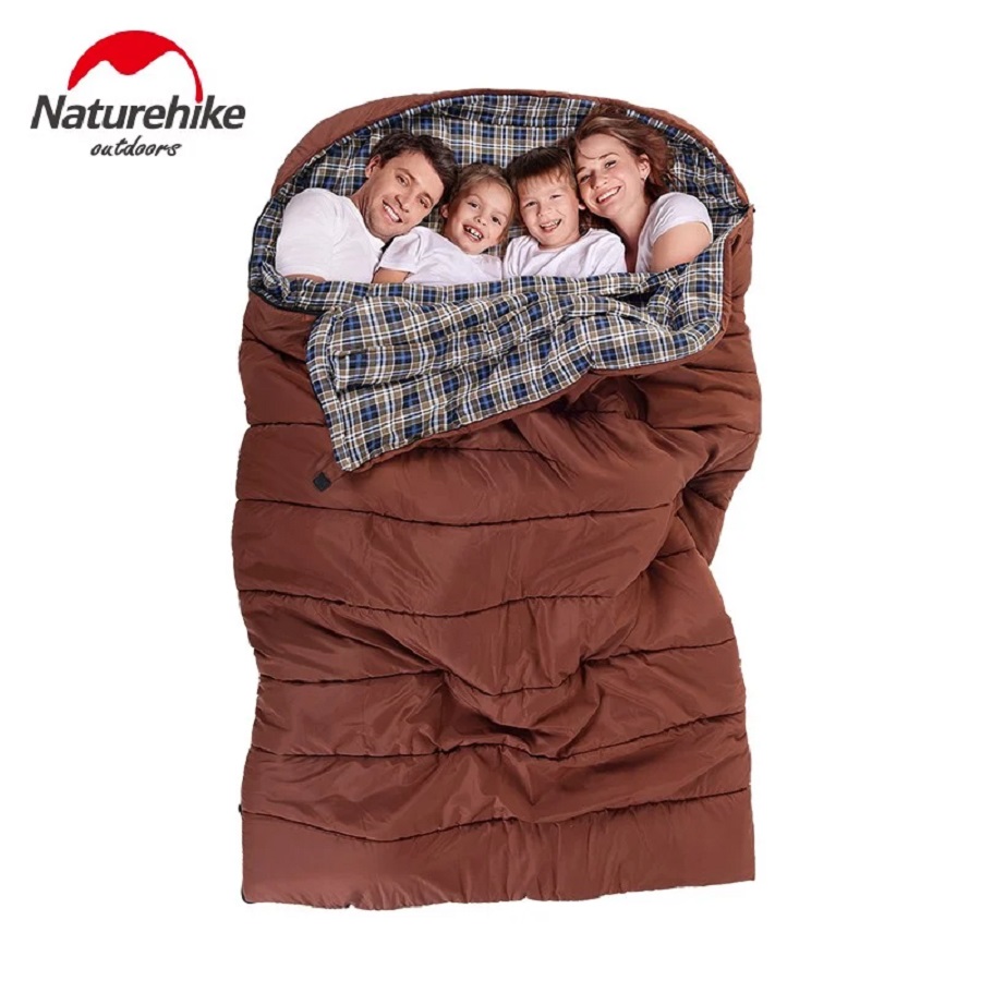 Với thiết kế rộng rãi, túi ngủ gia đình NatureHike có đủ không gian nằm cho cả gia đình bạn trong các chuyến cắm trại, dã ngoại