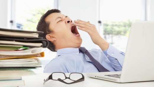 Thiếu ngủ vào buổi tối sẽ khiến cơ thể bạn mệt mỏi, uể oải khi làm việc vào ban ngày